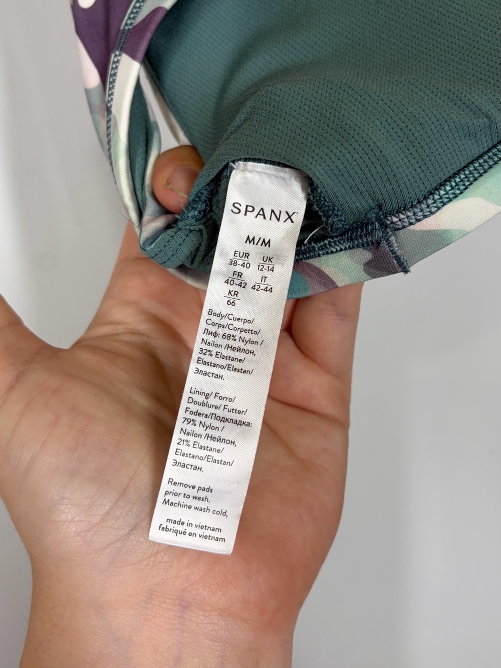 SPANX Printed Low Impact Sports Bra Size Medium - Picture 7 of 7